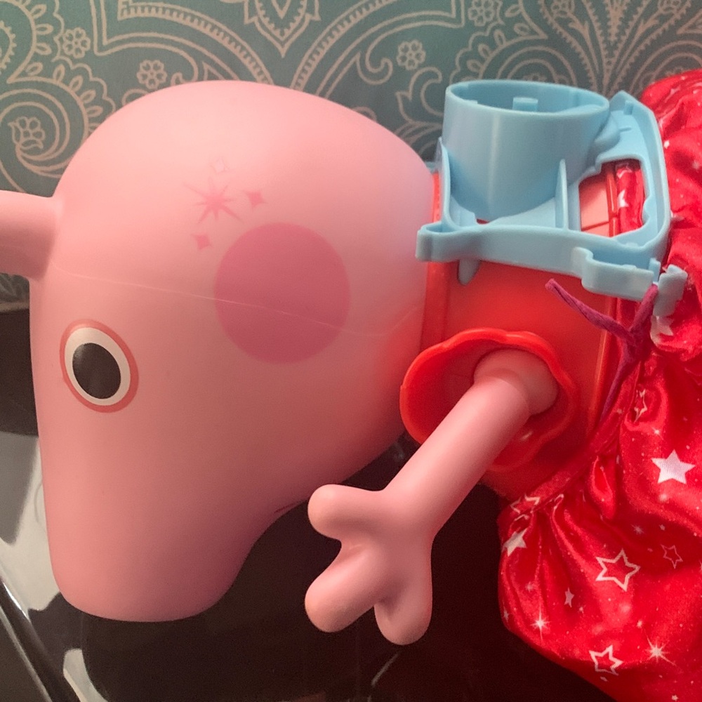 Peppa Pig Red Dress Toy Figure - Picture 5 of 12